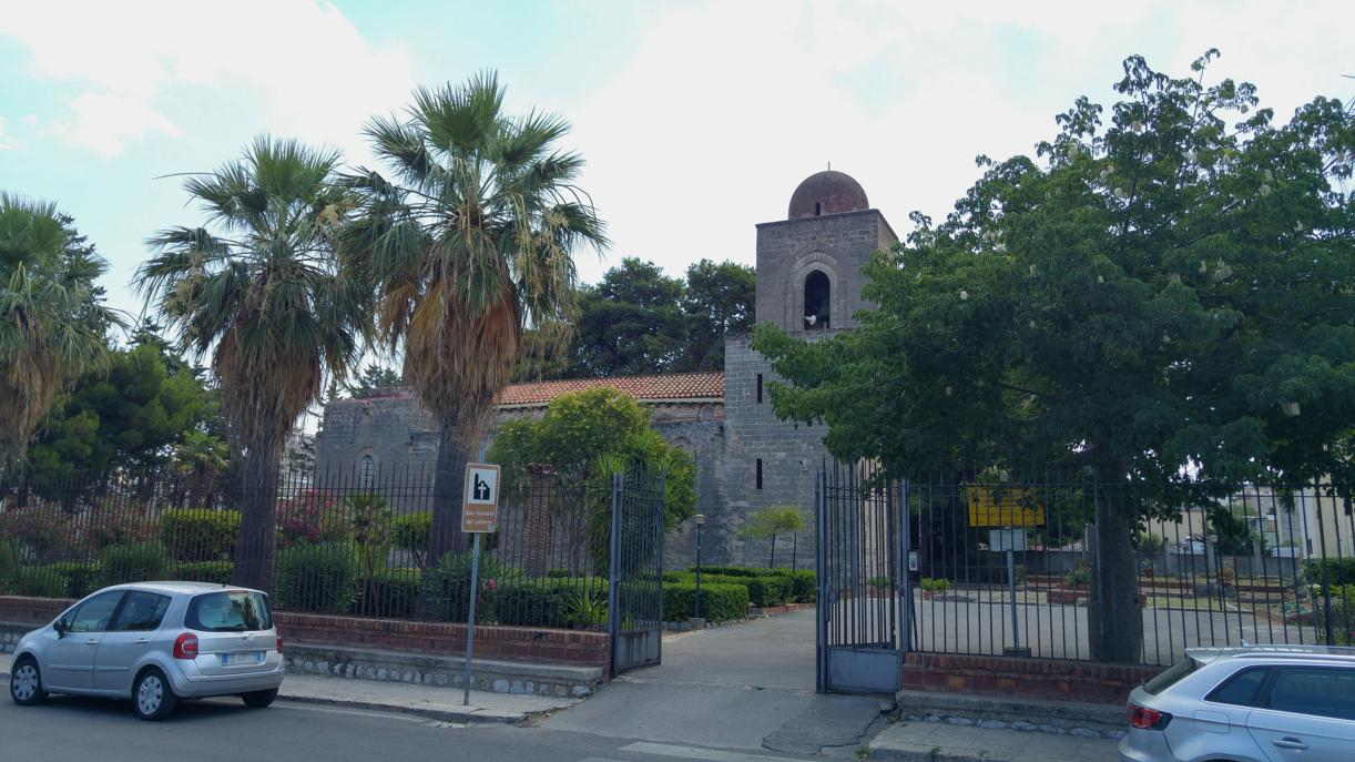 Acceso de San Giovanni dei Lebbrosi en la Via Salvatore Cappello